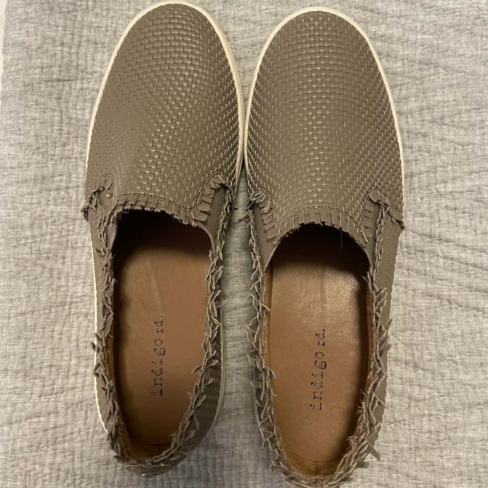 Taupe casual sneakers